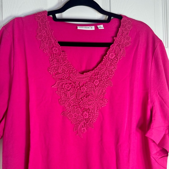 NWOT. Susan Graver v-neck tee size 3X with floral lace design. Pink top - Picture 2 of 8